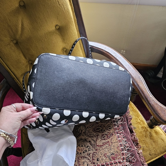 New-MK JetSet Studded Tote 🖤🤍 - Picture 13 of 16
